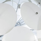 Lampa w stylu nowoczesnym, zbliżenie na detale klosza